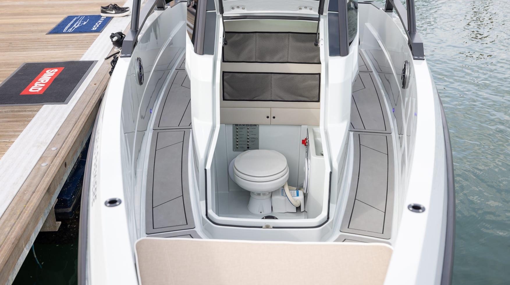 Un 20 pieds avec toilettes